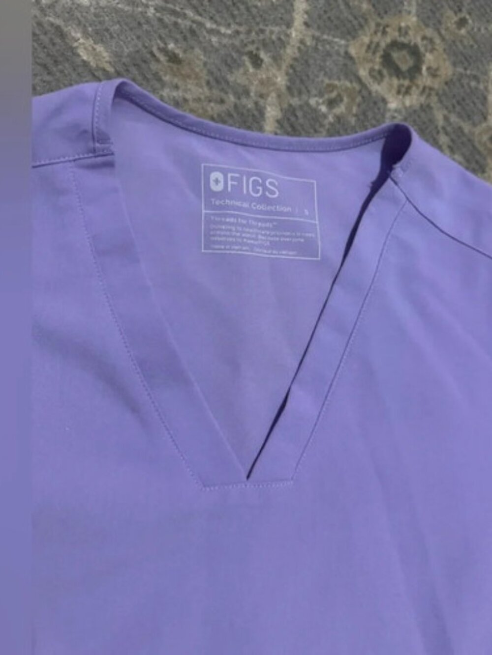 FIGS Women’s Small Lavender Purple V-Neck Scrub Top Technical Collection